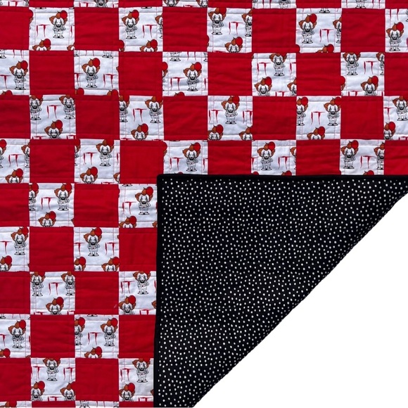 IT Stephen King Pennywise Quilt Lap Blanket Halloween Horror 100% Cotton 31x34 - Picture 2 of 7